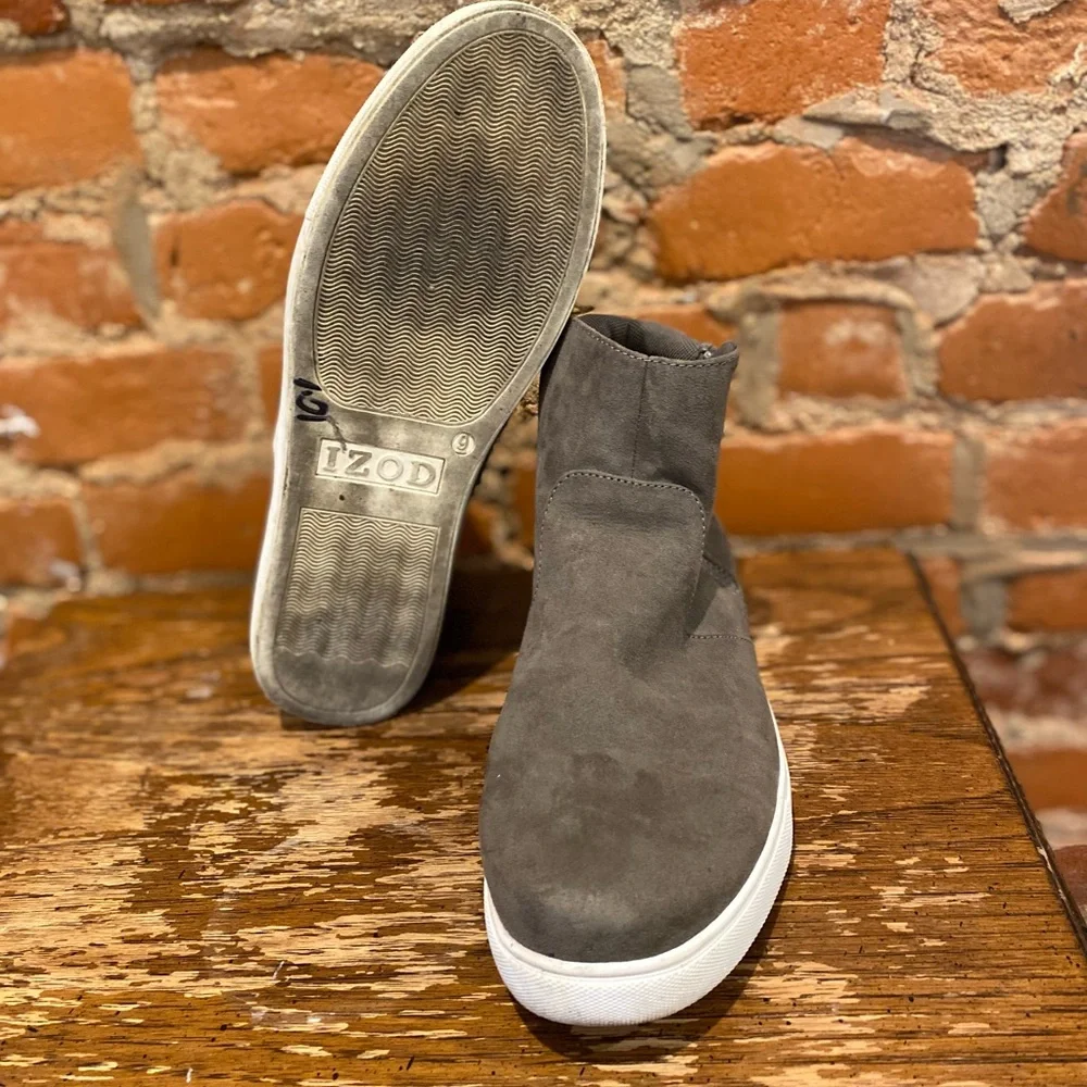 Men's Gray Suede High-Top Sneakers. Pre-owned